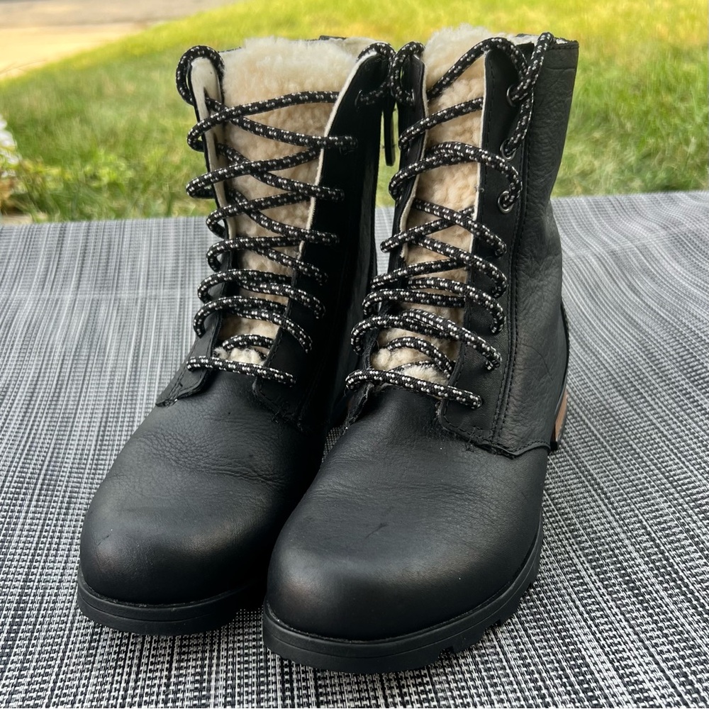 Sorel Emelie Short Lace Cozy Waterproof Boot Black Size 8 Great Condition - Picture 4 of 15